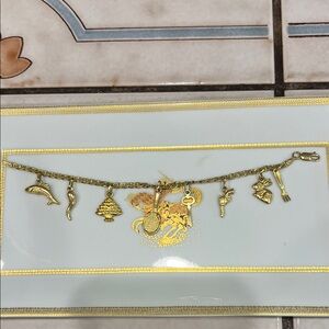 Adorable 18k Charm gold bracelet!